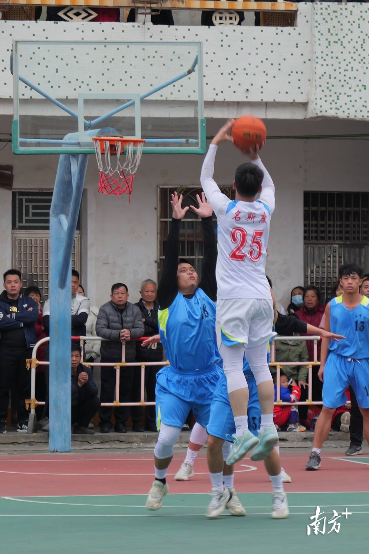 特色农村篮球运动逐步扩大，带动乡村振兴和全民健身的简单介绍
