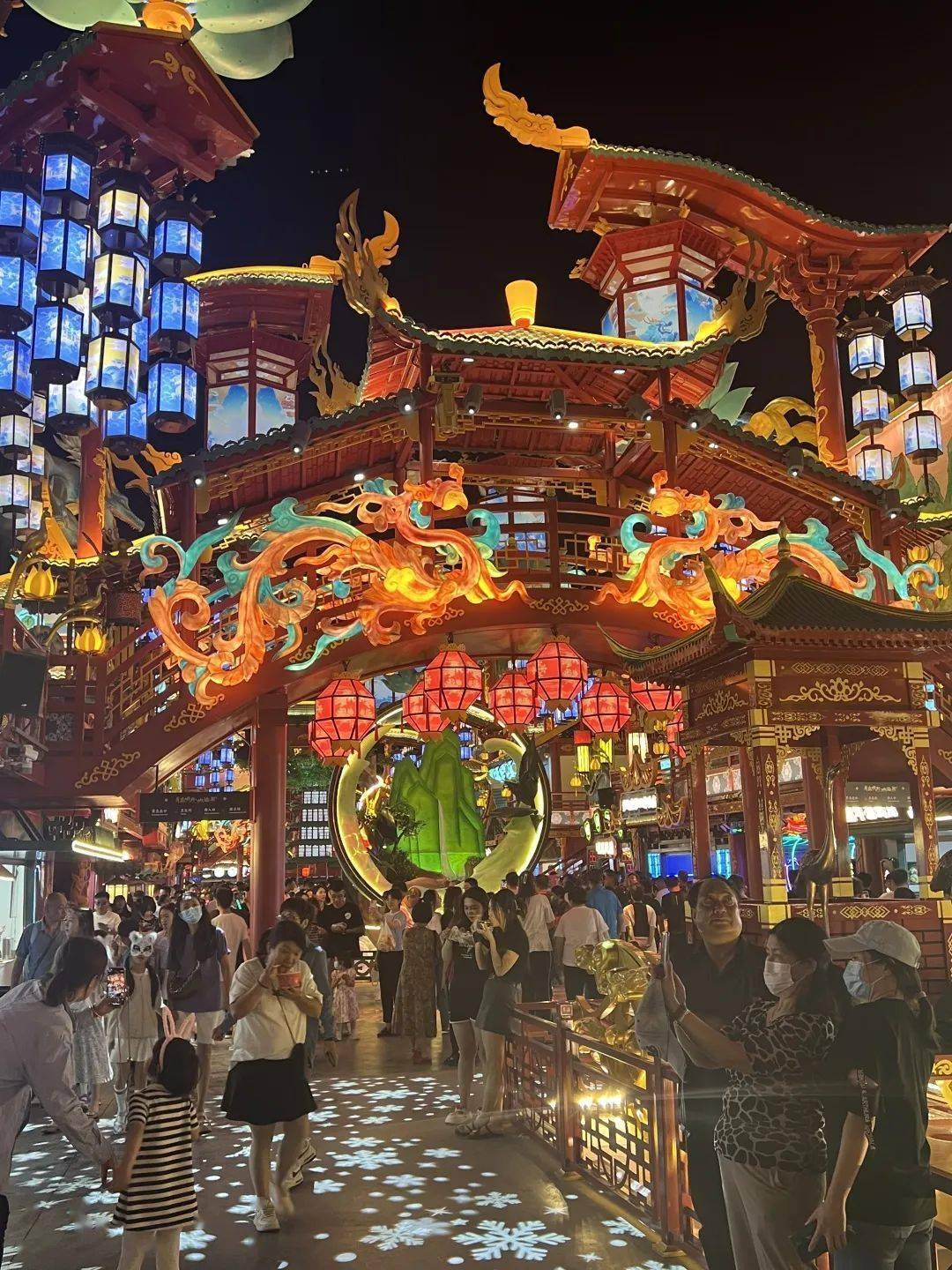 milan-包含特色篮球主题街区成为城市夜生活新名片，吸引众多游客的词条