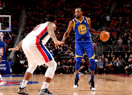 压哨封盖:刘强在最后时刻成功封阻对手投篮 压哨封盖:刘强在最后时刻成功封阻对手投篮