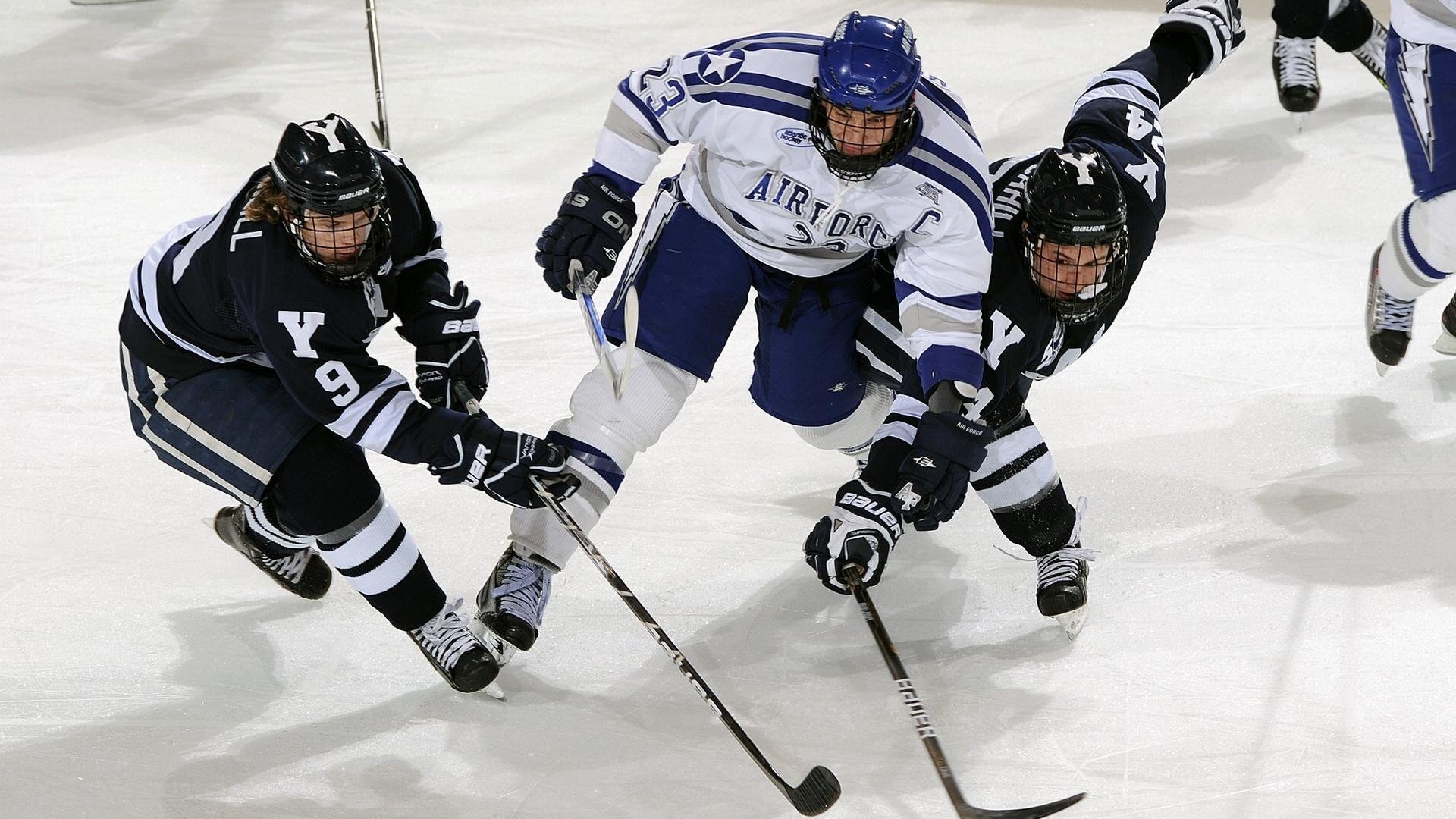 米兰体育APP下载-德甲狂战，比分4-3，比赛中明星前锋两球，关键数据：角球12个，传球成功率85%