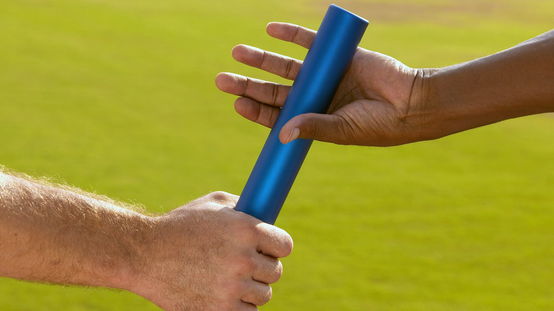 中国足球国家队与海外俱乐部建立合作关系,中国在外国足球俱乐部